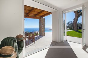 Design Villa With Infinity Pool & Li Galli View