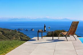 Design Villa With Infinity Pool & Li Galli View