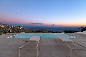 Design Villa With Infinity Pool & Li Galli View