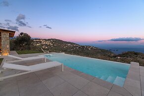 Design Villa With Infinity Pool & Li Galli View