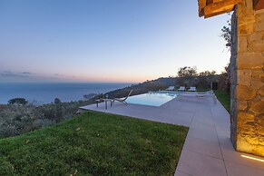 Design Villa With Infinity Pool & Li Galli View