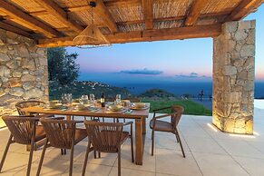 Design Villa With Infinity Pool & Li Galli View