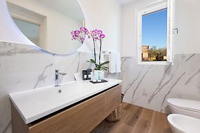 Design Villa With Infinity Pool & Li Galli View