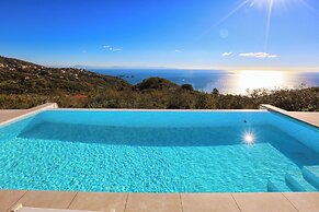 Design Villa With Infinity Pool & Li Galli View