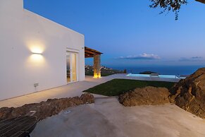 Design Villa With Infinity Pool & Li Galli View