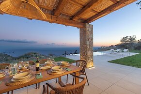 Design Villa With Infinity Pool & Li Galli View