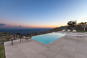 Design Villa With Infinity Pool & Li Galli View