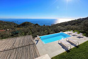 Design Villa With Infinity Pool & Li Galli View