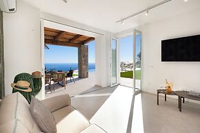 Design Villa With Infinity Pool & Li Galli View