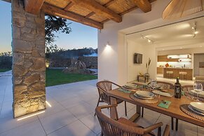 Design Villa With Infinity Pool & Li Galli View
