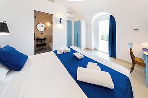 Elegant Villa In Anacapri | Infinity Pool & Design