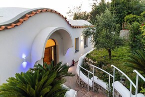 Elegant Villa In Anacapri | Infinity Pool & Design