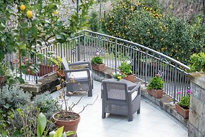 Sea View Rooftop Apartment With Jacuzzi & Garden