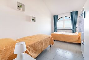 Sea View Rooftop Apartment With Jacuzzi & Garden