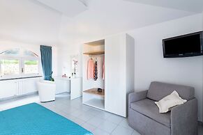 Sea View Rooftop Apartment With Jacuzzi & Garden