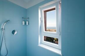 Sea View Rooftop Apartment With Jacuzzi & Garden