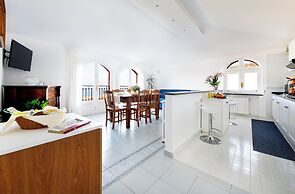 Sea View Rooftop Apartment With Jacuzzi & Garden