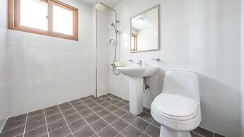 Geoje Marine Castle Spa Pension