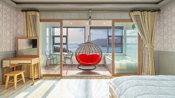 Geoje Marine Castle Spa Pension