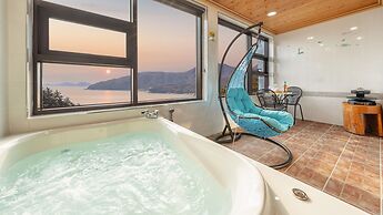 Geoje Marine Castle Spa Pension