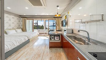 Geoje Marine Castle Spa Pension