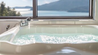 Geoje Marine Castle Spa Pension