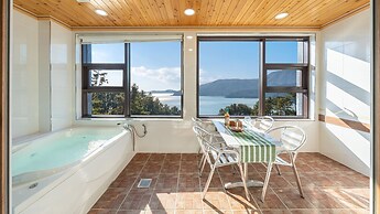 Geoje Marine Castle Spa Pension