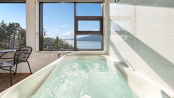 Geoje Marine Castle Spa Pension