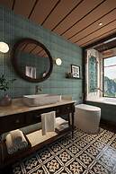 Halong Lyra Grandeur Cruise