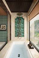 Halong Lyra Grandeur Cruise