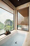 Halong Lyra Grandeur Cruise