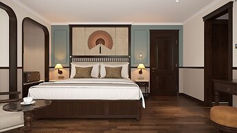 Halong Lyra Grandeur Cruise