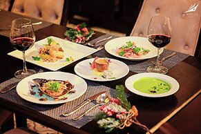 Halong Lyra Grandeur Cruise