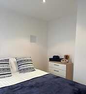 Leeds Apt - Hottub - Sleeps 6 - Special Occasions