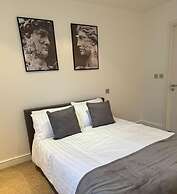 Leeds Apt - Hottub - Sleeps 6 - Special Occasions
