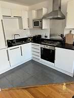 Leeds Apt - Hottub - Sleeps 6 - Special Occasions
