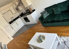 Leeds Apt - Hottub - Sleeps 6 - Special Occasions