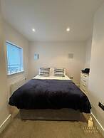 Leeds Apt - Hottub - Sleeps 6 - Special Occasions