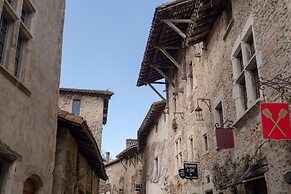 MiHotel - Cité Médiévale de Pérouges