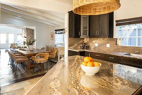 Sand Castle by Avantstay Beach House on Balboa Peninsula w Patio Hot T