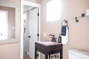 Sand Castle by Avantstay Beach House on Balboa Peninsula w Patio Hot T