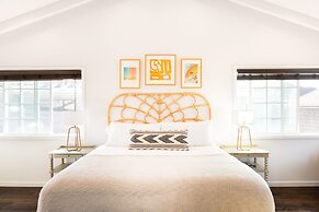 Sand Castle by Avantstay Beach House on Balboa Peninsula w Patio Hot T