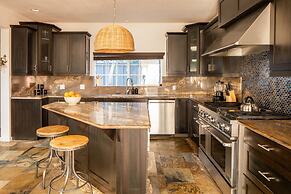 Sand Castle by Avantstay Beach House on Balboa Peninsula w Patio Hot T