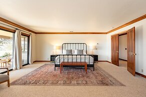 Cathedral by Avantstay Charming Secluded Estate w Sauna Pool Table Vie