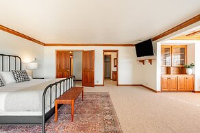 Cathedral by Avantstay Charming Secluded Estate w Sauna Pool Table Vie