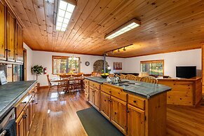 Whiskey Springs by Avantstay Classic Cabin Near Tahoe Donner Ski Area
