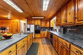 Whiskey Springs by Avantstay Classic Cabin Near Tahoe Donner Ski Area