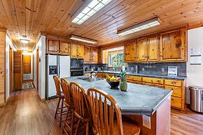 Whiskey Springs by Avantstay Classic Cabin Near Tahoe Donner Ski Area