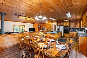 Whiskey Springs by Avantstay Classic Cabin Near Tahoe Donner Ski Area