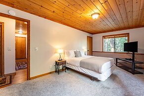 Whiskey Springs by Avantstay Classic Cabin Near Tahoe Donner Ski Area